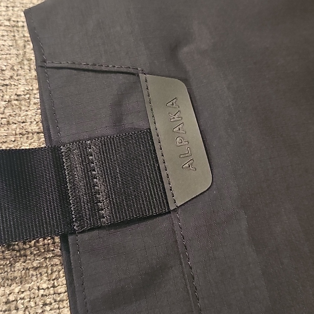 Alpaka Elements "BLACK" Tote Medium Unisex - Picture 10 of 12